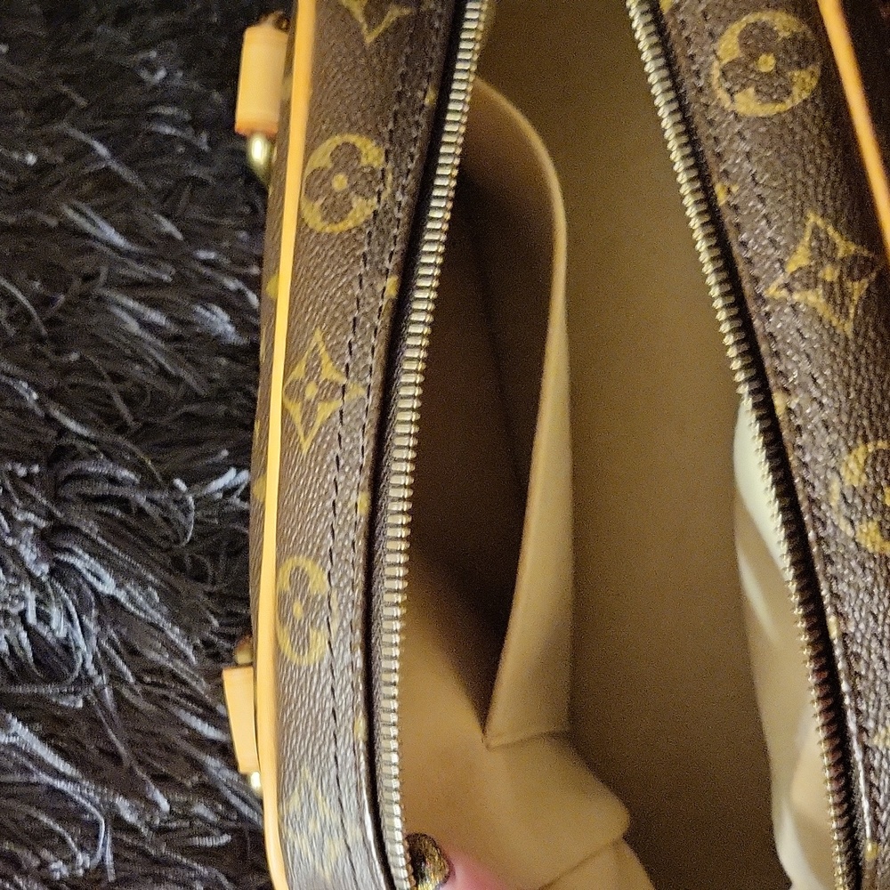 LOUIS VUITTON π EXCELLENT CONDITION π©΅DISCONTINUED π**MANHATTAN PM**π - Picture 6 of 14